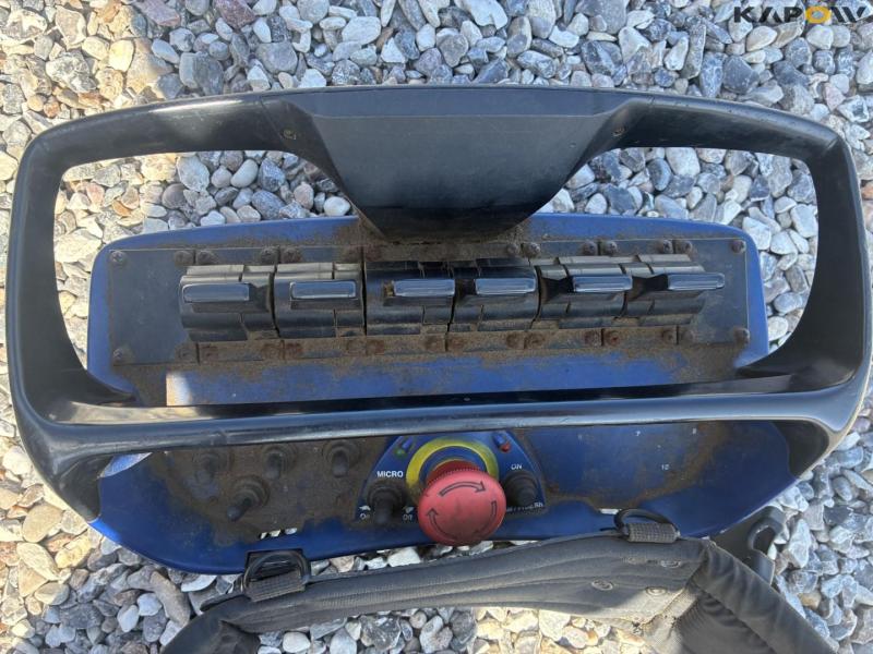 HMF 1560 K3 crane on skid steer 99
