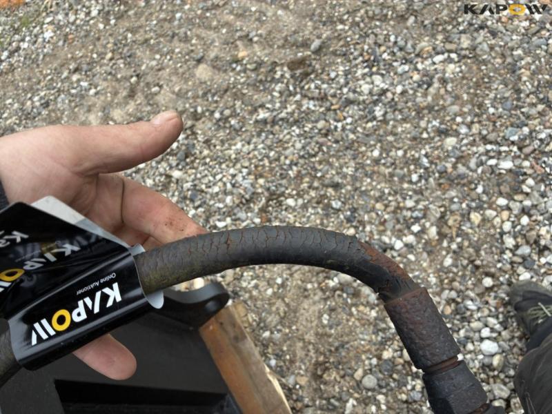 High-tip bucket with Volvo hitch 7