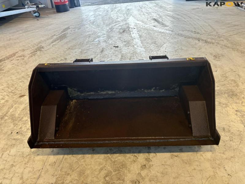 High-tip bucket with bobcat attachment 2