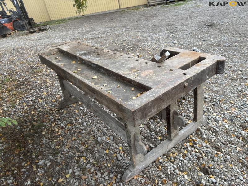 Planing bench with tools 5