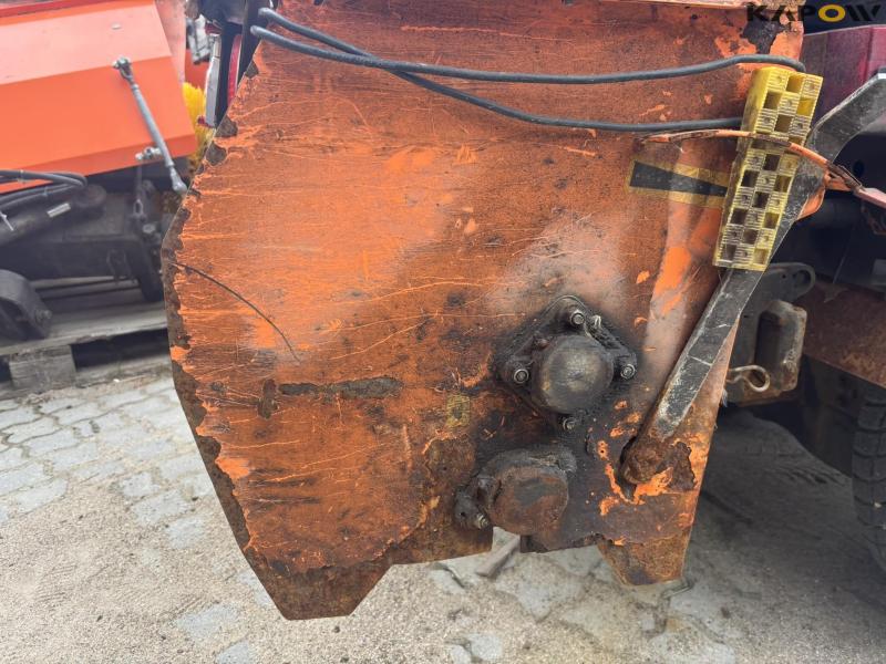 Holder C2 2.34 Basic with sweeper and salt spreader 43