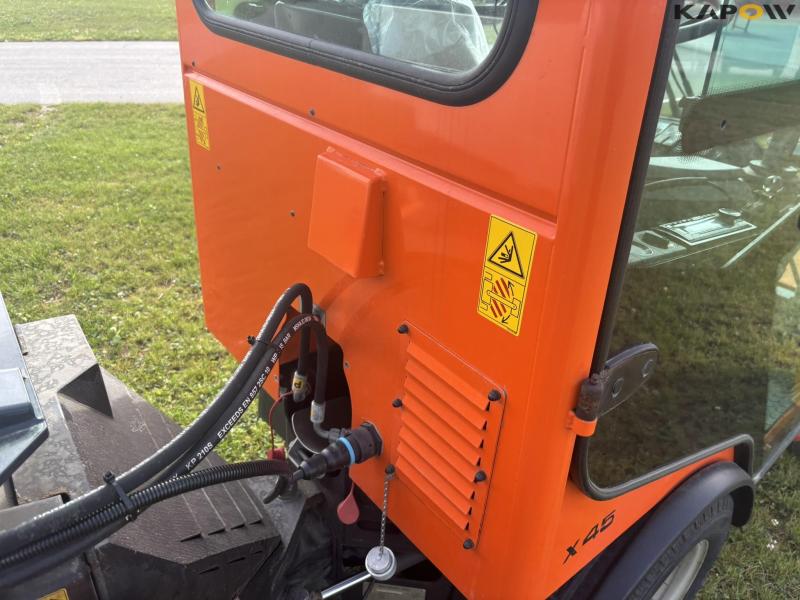 Holder X45 with sweeper and salt spreader 32