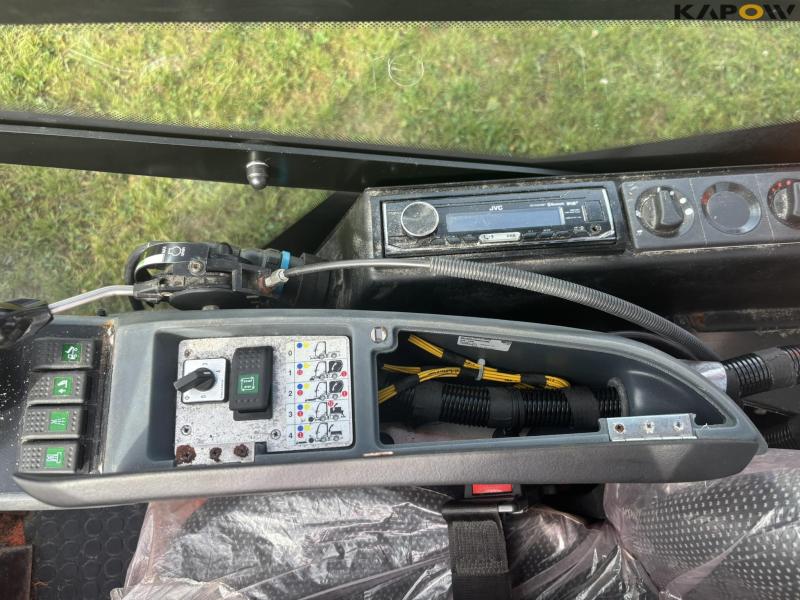 Holder X45 with sweeper and salt spreader 90