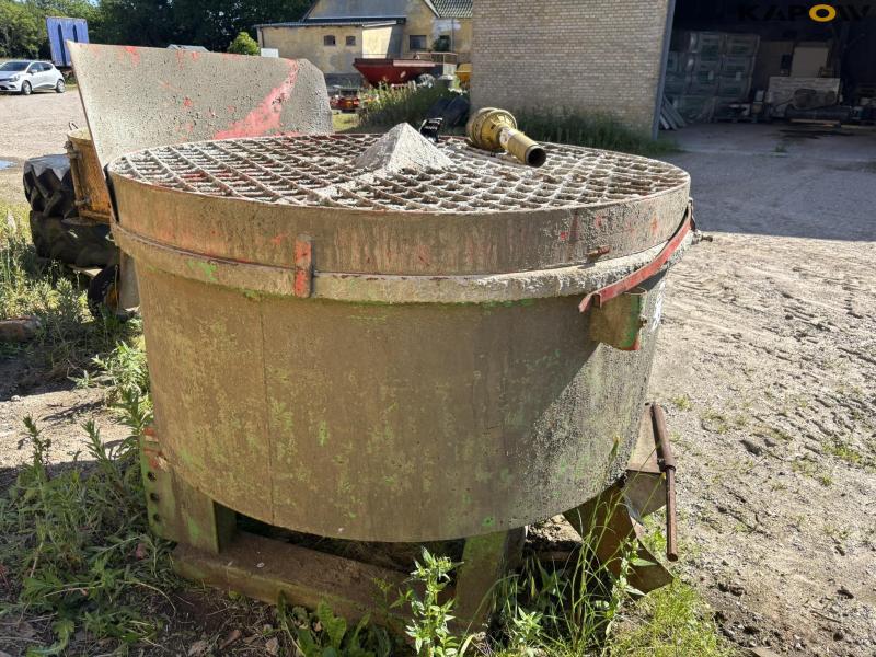 Holsø tractor forced mixer 800 liters 4