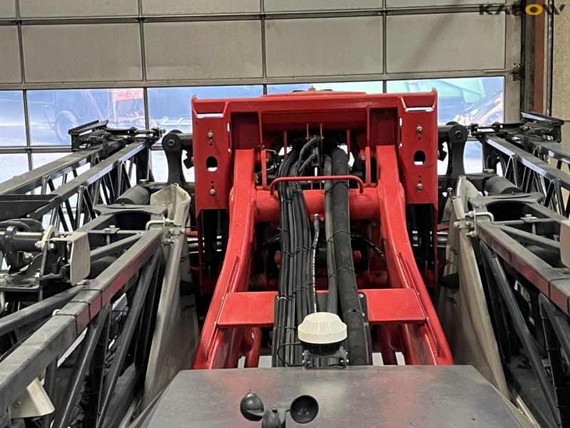 Horsch Leeb 8 GS sprayer with 36 meter boom 42