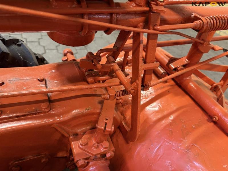 Howard tool carrier with cutter 18