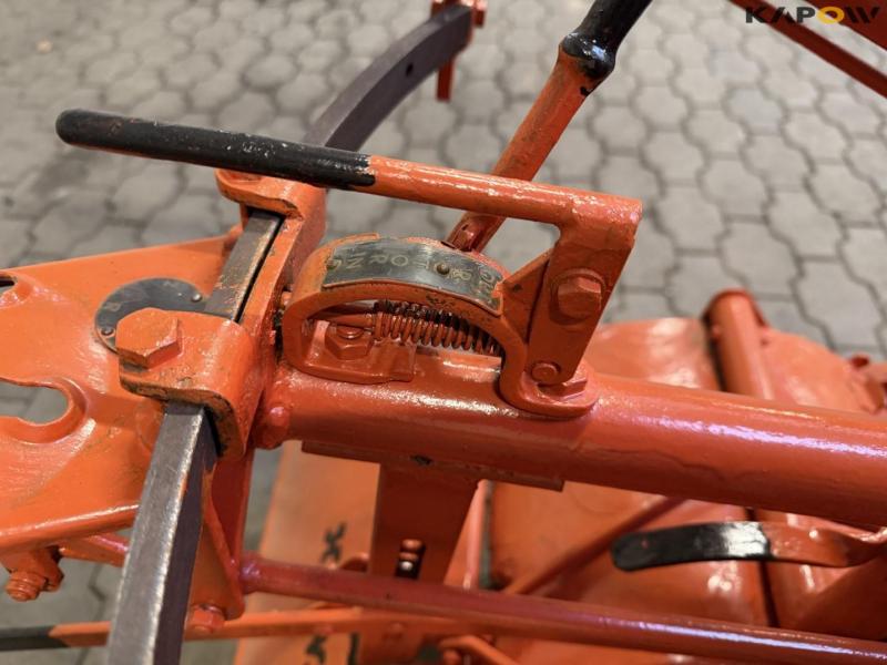 Howard tool carrier with cutter 27