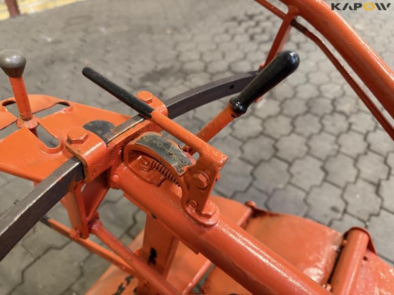 Howard tool carrier with cutter 28