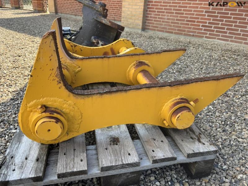 Quick hitch and Weld-on hitch 26