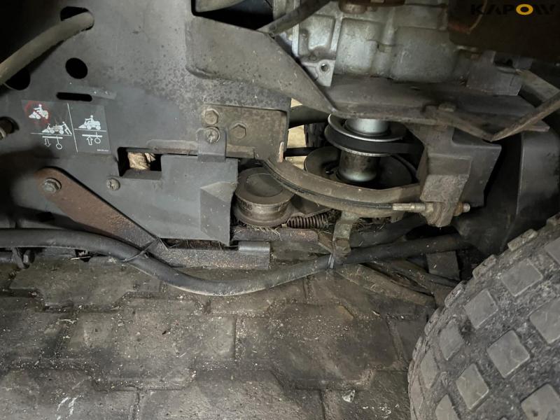 Husqvarna R418TS AWD lawn mower 9