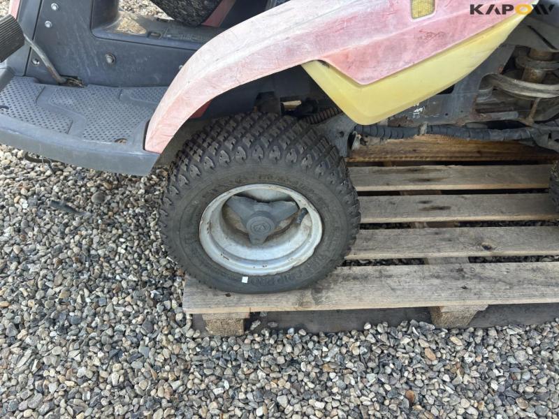 Husqvarna rider R316 AWD lawn mower 26