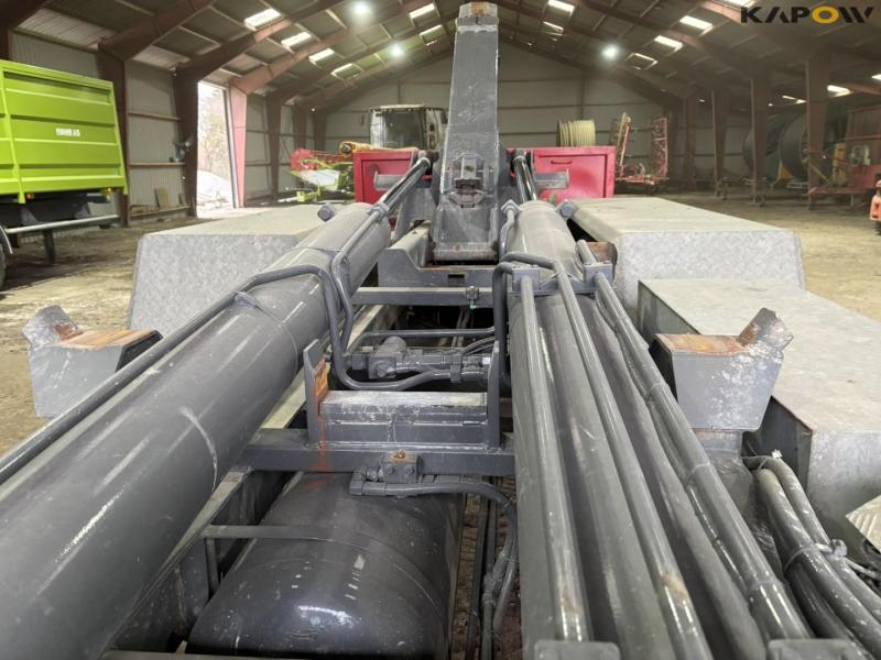 Hvamø hook lift with its own hydraulics 58