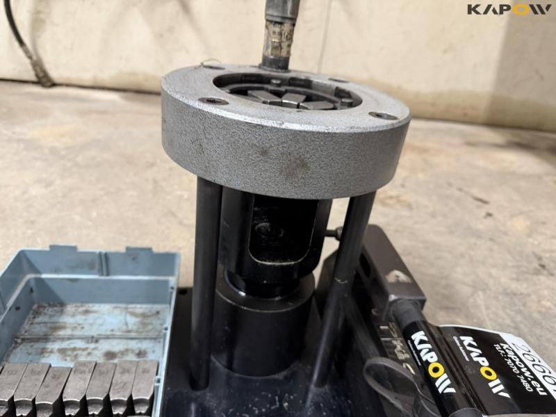 Hydraulic hose crimper 8