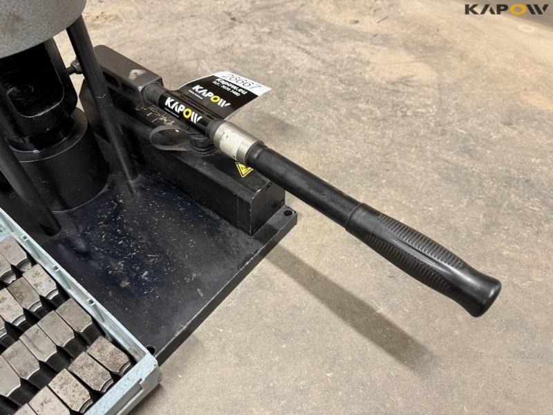 Hydraulic hose crimper 12