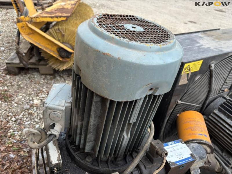 Hydraulic station 18