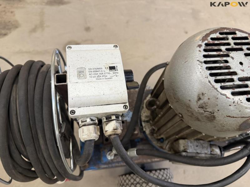 Hydraulic station 11