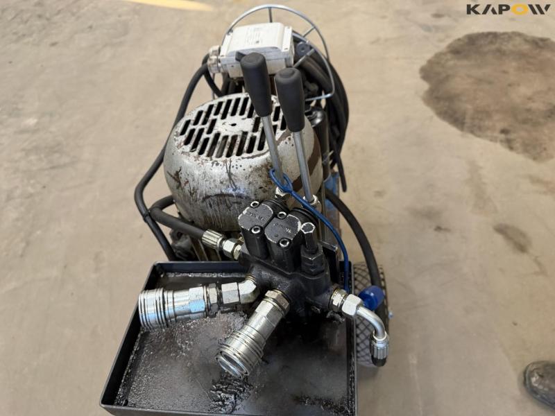 Hydraulic station 14