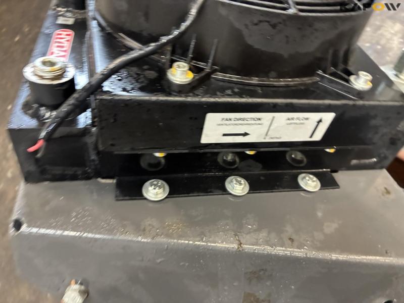 Hydraulic tank with cooler 13