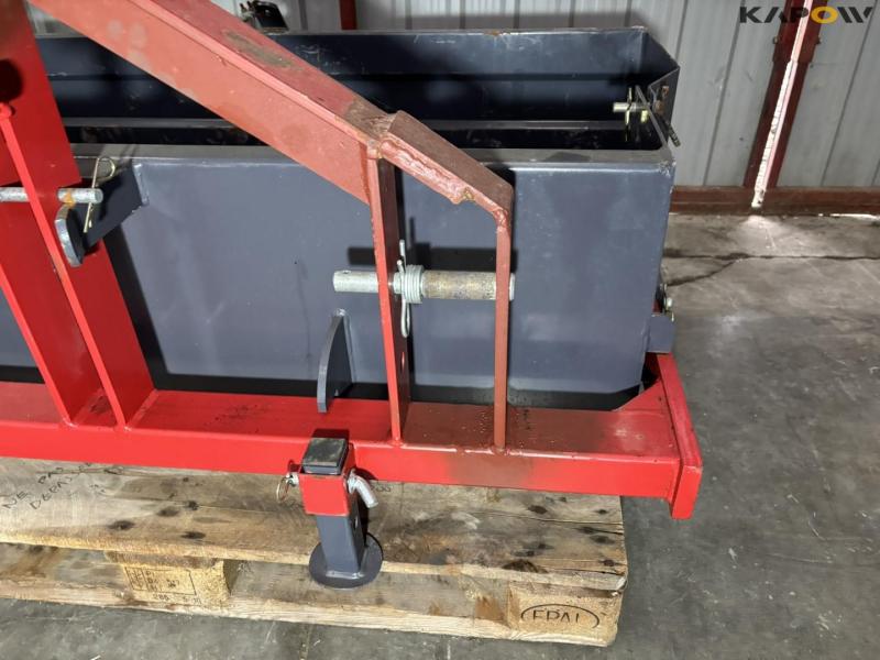 Hydraulic rear tip bucket 9