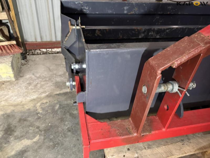 Hydraulic rear tip bucket 14