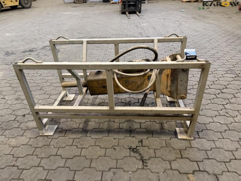 Hydraulic hammer with Hydrema hitch 6
