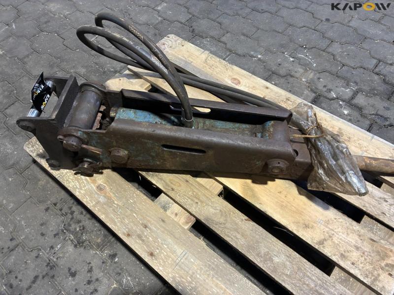 Hydraulic hammer 12
