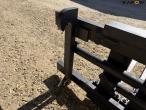 Hydraulic pallet forks with Volvo hitch 11