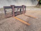 Hydraulic pallet forks with Volvo hitch 3