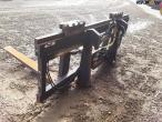 Hydraulic pallet forks with Volvo hitch 7