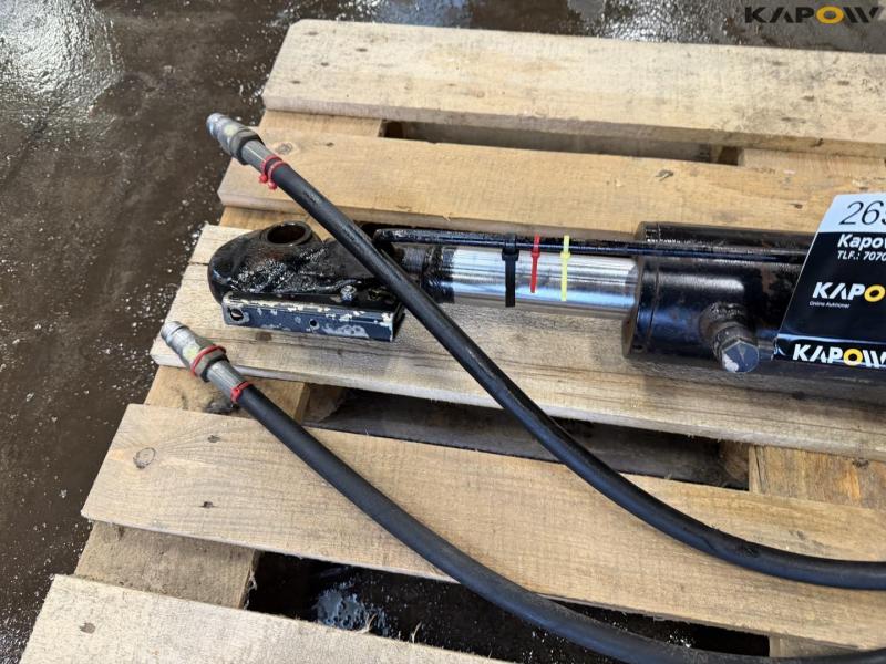 Hydraulic top link 11