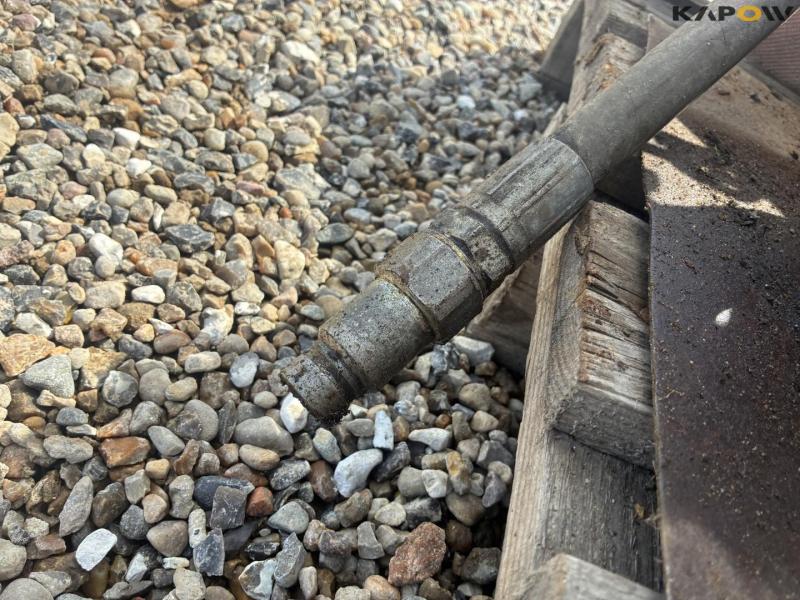 Hydraulically driven pump with 4