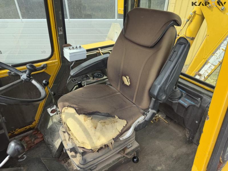Hydrema 806 CLS backhoe loader 36