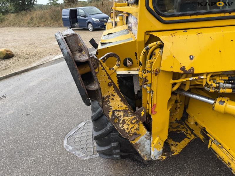 Hydrema 806 backhoe loader 39
