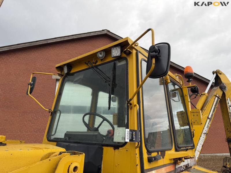 Hydrema 806 backhoe loader 42