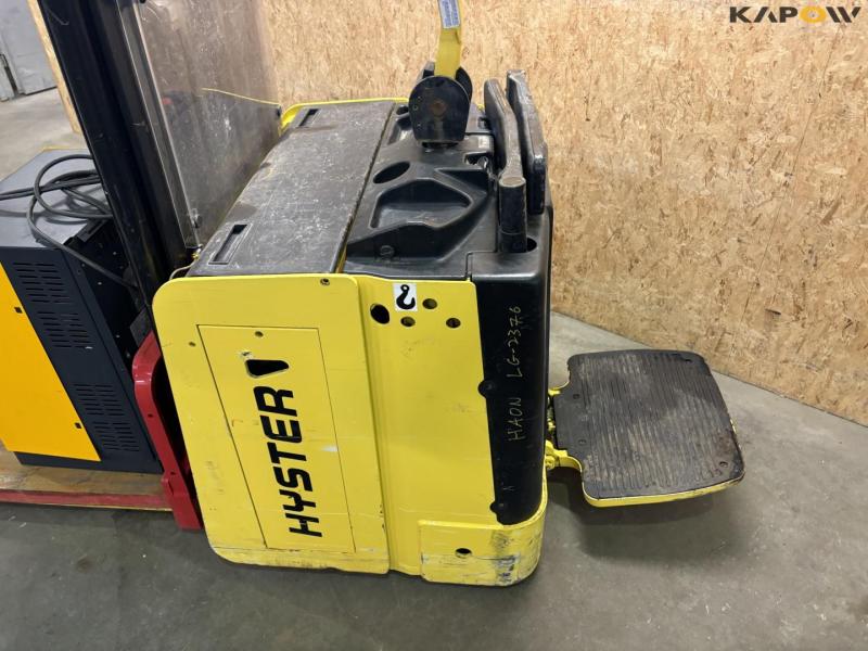 Hyster electric stacks 4