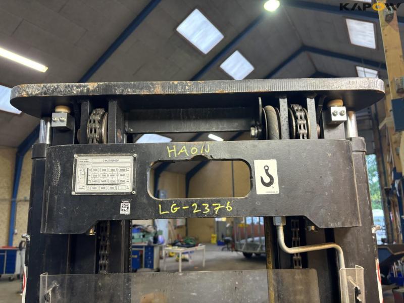 Hyster electric stacks 9