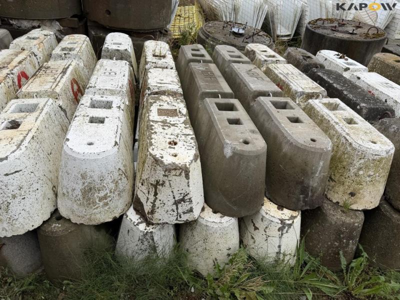 IBF Hoffmann concrete blocks for barrier 7