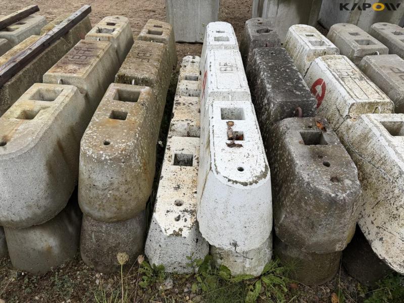 IBF Hoffmann concrete blocks for barrier 12