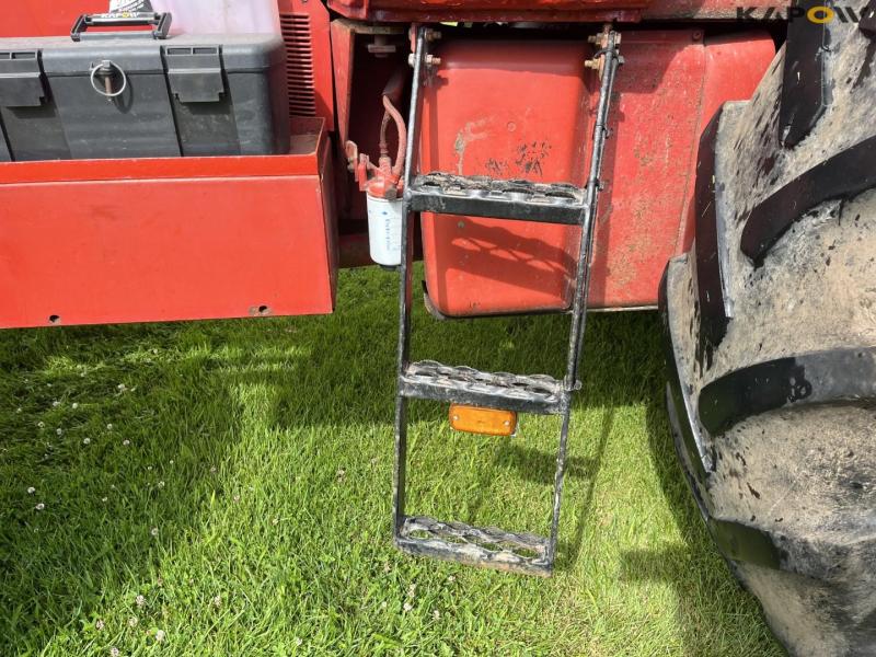 IH 1255 tractor with twin wheels 11