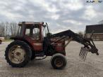 IH 685 XL tractor with front loader 4