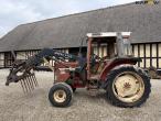 IH 685 XL tractor with front loader 8