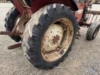 IH 685 XL tractor with front loader 51