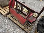 IH 685 XL tractor with front loader 68