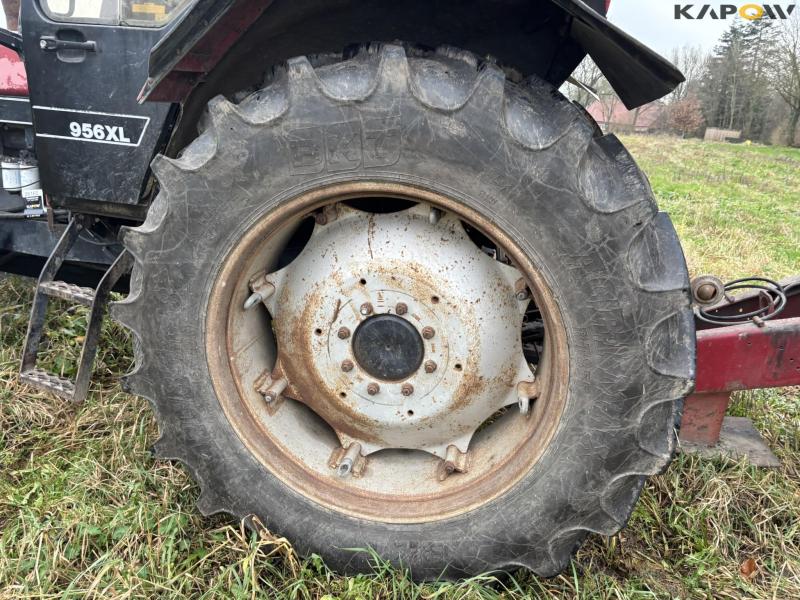 IH 956 XL 4WD with front linkage 38
