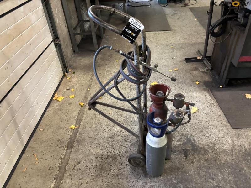 Oxygen and gas set with bottles 3