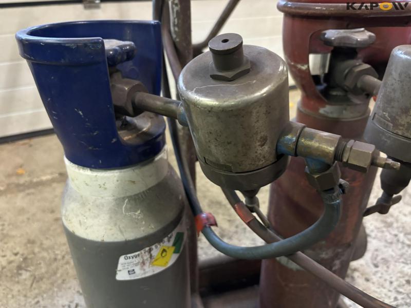 Oxygen and gas set with bottles 9