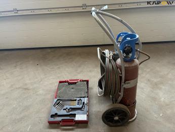 Oxygen and gas set with cutting torch