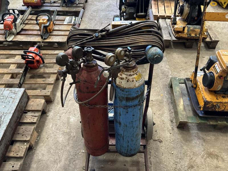 Oxygen and gas set with equipment 10