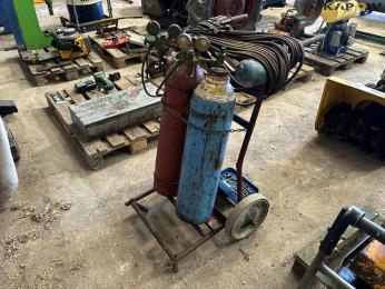 Oxygen and gas set with equipment