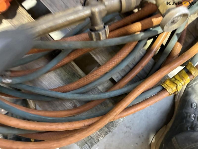 Oxygen and gas set 24